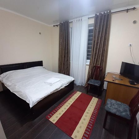 Adi Hotel Bisjkek Eksteriør billede