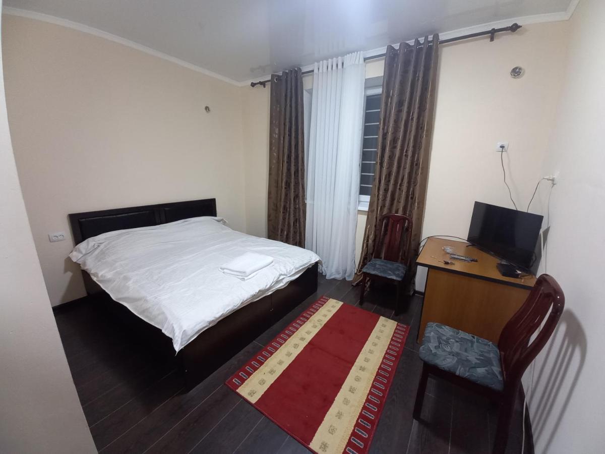 Adi Hotel Bisjkek Eksteriør billede