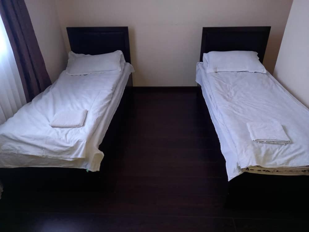 Adi Hotel Bisjkek Eksteriør billede