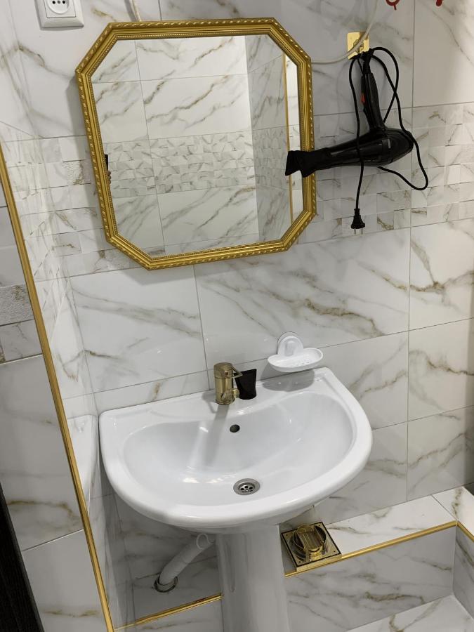 Adi Hotel Bisjkek Eksteriør billede